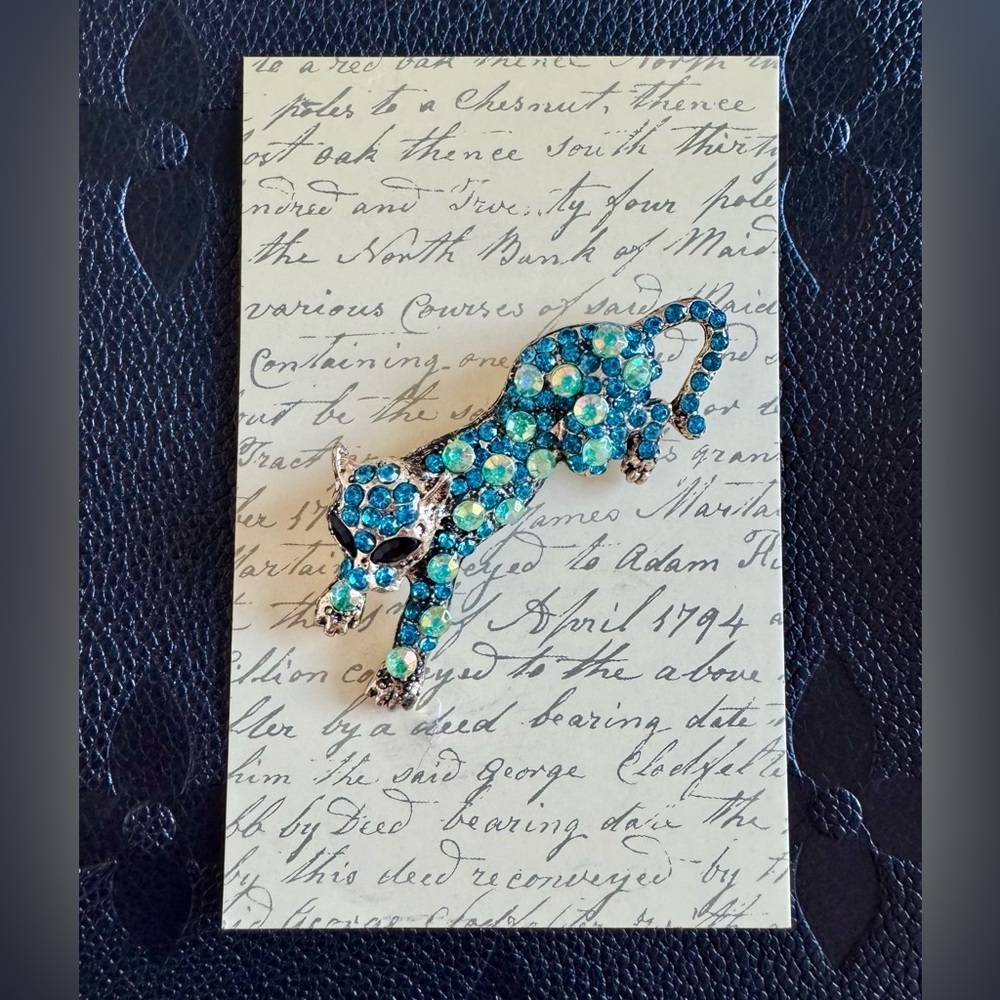 New Teal Blue & Iridescent Faceted Crystal Leopard Gold Tone Pin Brooch - 2.5” - Picture 6 of 8
